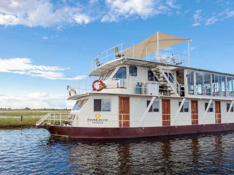 Pangolin Voyager Houseboat, Botswana